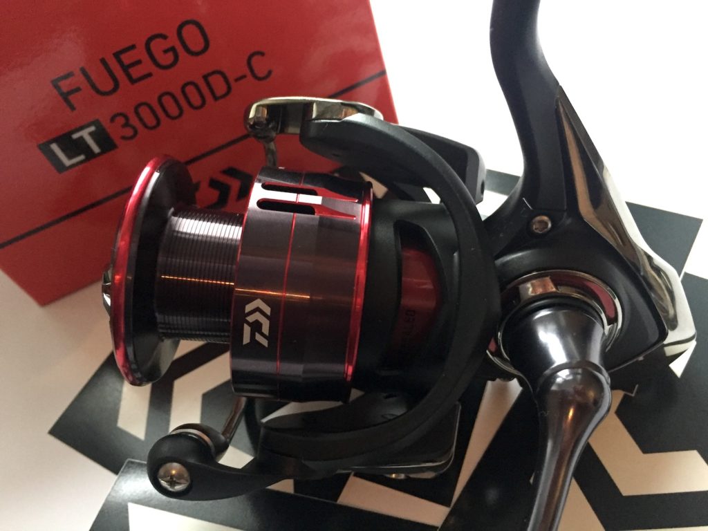  Kurbel der Daiwa-Fuego-LT-3000D-C -spinrolle